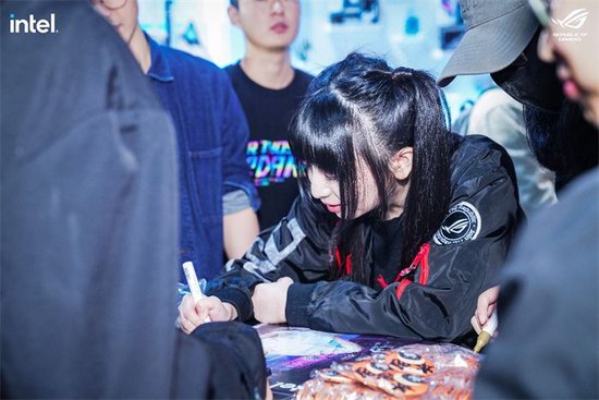 电竞社区活跃度高,粉丝互动频繁 电竞社区活跃度高,粉丝互动频繁