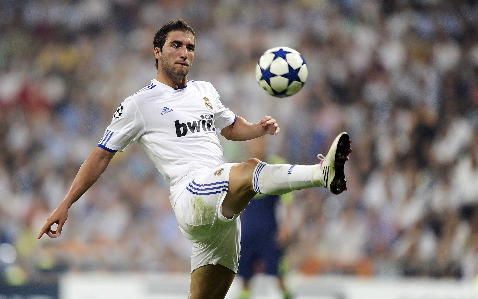 华体会体育官网入口-德甲场面火爆：攻坚战中呈现极致实力，德甲收官战